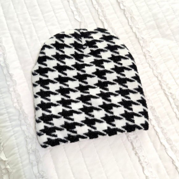 Carhartt beanie black and white houndstooth with SPARKLE STUNNING!! Like new - Picture 2 of 3